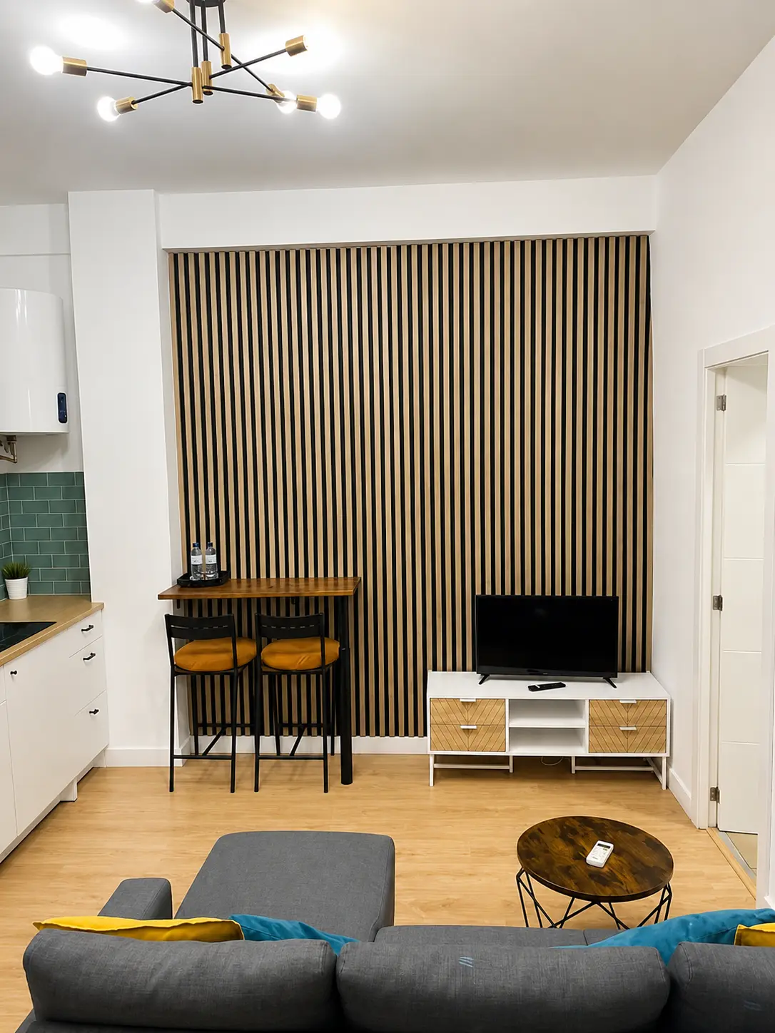 Chambre avec deux fenêtres