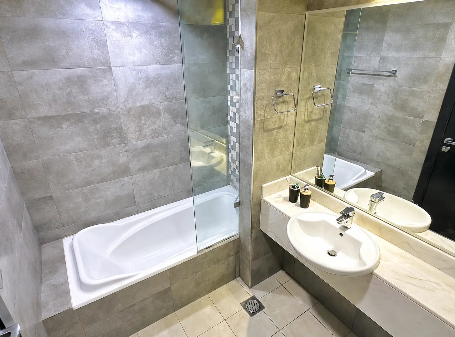 Bathroom with hairdryer and towels