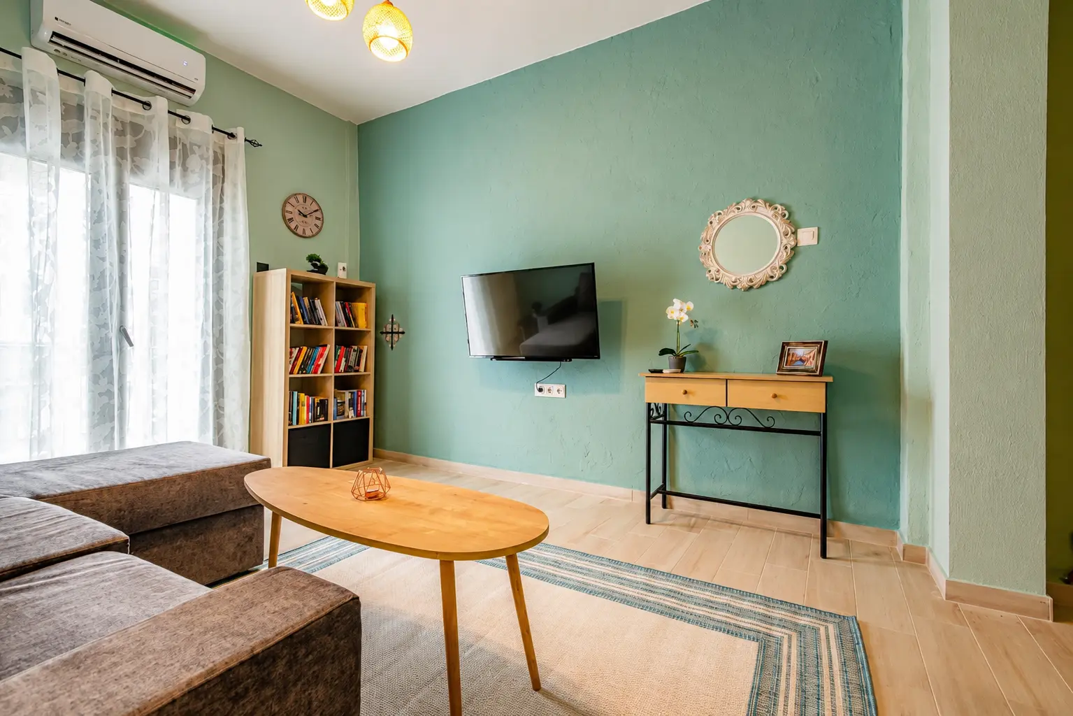 Spacious living room