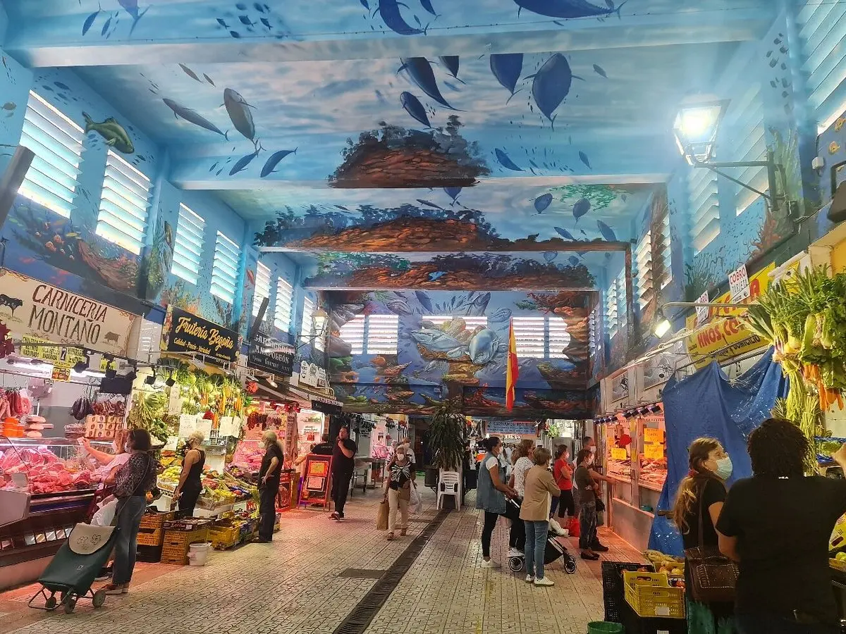 El mercado de Barbate: donde late el corazón del pueblo